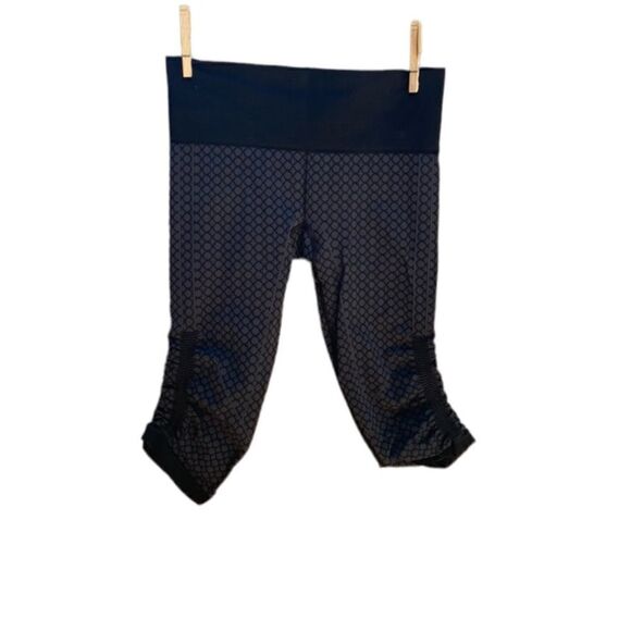 LuluLemon Capri leggings   - Picture 1 of 8